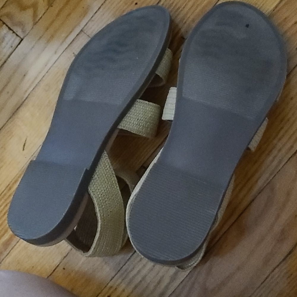 Flats - Picture 3 of 4